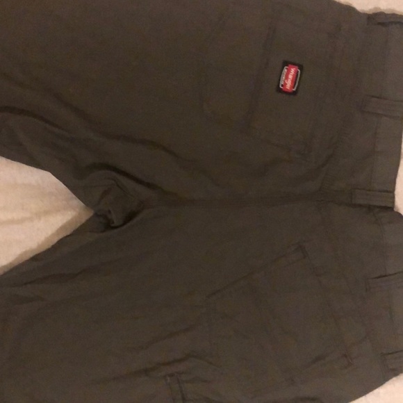 Men’s Wrangler Army Green Pants - Picture 3 of 4